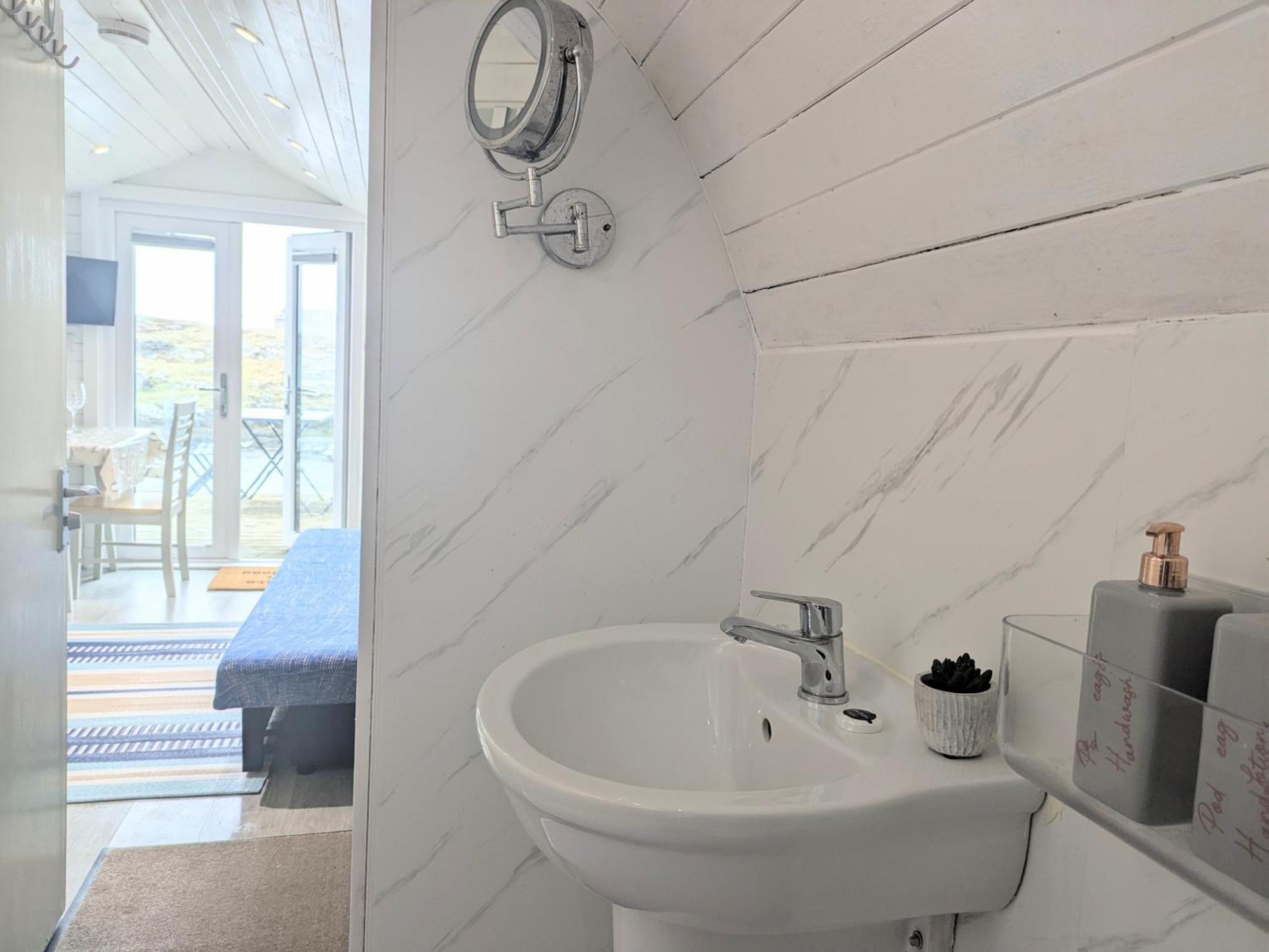 Villa Glamping Pod For 2 Pod Beag Na Haun Eriskay Exterior foto